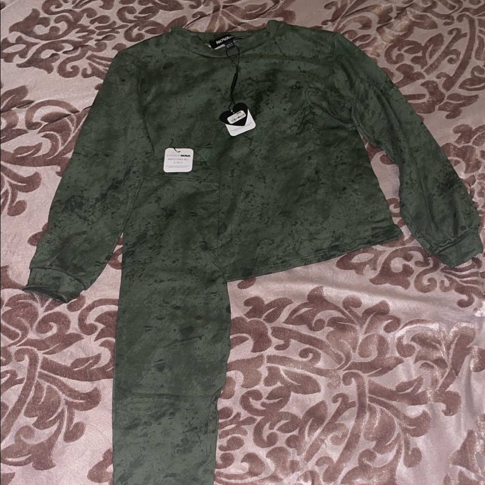 Fashionnova kids set!! Brand new!!! Tags still on!!! Size 4!!